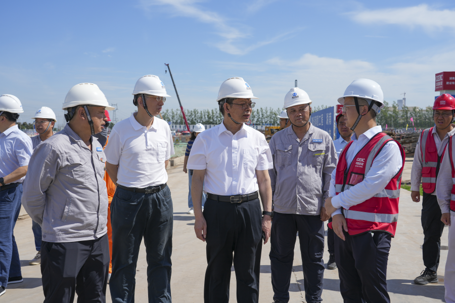 7月17日，涂山峰赴江陵火電項(xiàng)目防汛安全檢查